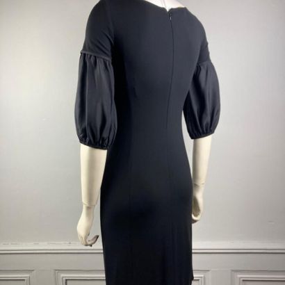 null FENDI

Robe courte en jersey rayonne noir, encolure ronde, manches courtes ballon....