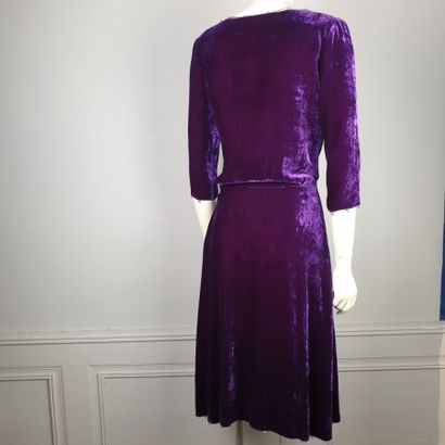 null BOTTEGA VENETA

Robe au genou en velours violet rehaussé de perles en métal...