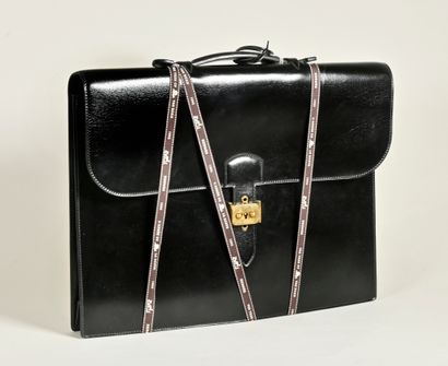 null HERMES Paris

Sac à dépêche à un soufflet en box noir, à surpiqures ton sur...