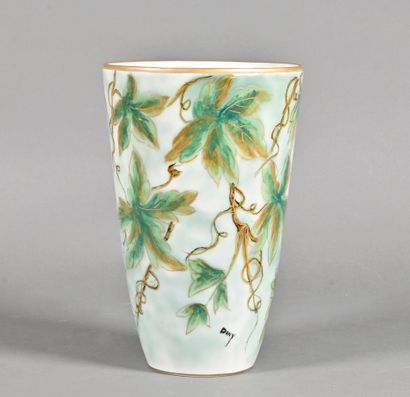 null Camille THARAUD (1878-1956) - LIMOGES

Vigne

Vase cornet

Epreuve en porcelaine...