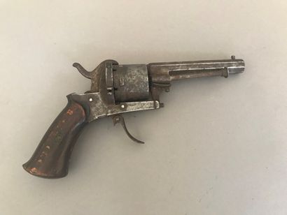 null Un pistolet ancien

L. 19 cm

En l'état