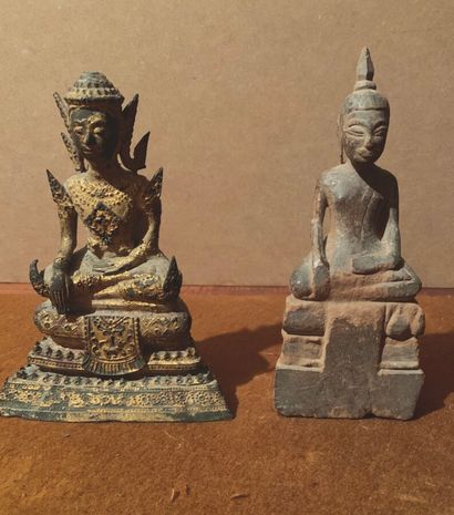 null Bouddha en bronze doré.

Thaïlande, XIXe ou XXe siècle

H. 16 cm



On joint...