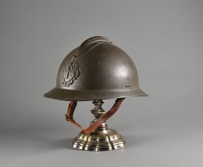 null FRANCE

Casque Adrian modèle 1926 d'intendance

Bombe manganèse à cimier, insigne...