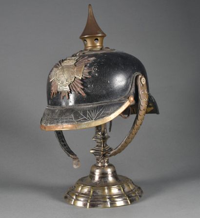 null SAXE

Helmet with point troop of the train

Leather helmet, brass reservist...
