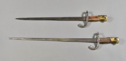 null FRANCE

Set of 2 bayonets Gras 1874

Without scabbard, acid-etched, one shortened...