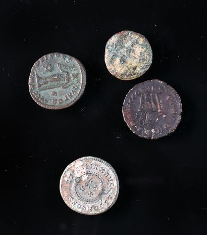 null Lot de 4 monnaies: Constantin, petit bronze Carthage ; petit bronze de Trèves;...