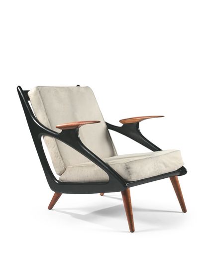 null Italian work from the 1960's

Elegant armchair 

Blackened wood with arms and...