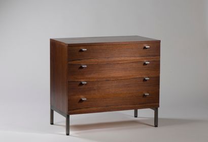 null Work of the 1960's

Small chest of four drawers

Rosewood veneer



H. 77 cm...