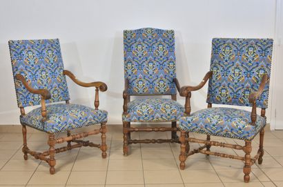 null Three armchairs with straight backs, cross arms, turned legs. Tapestry with...