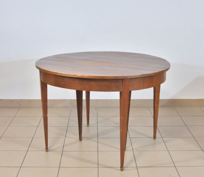 null Table ovale de salle à manger en placage d'acajou

Style Louis XVI

H. 77 cm...