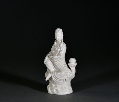 null CHINE - XXe siècle

Guanyin en blanc de Chine

H. 16 cm

Manques