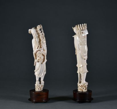 null **CHINE - début du XXe siècle

Deux grands sujets en ivoire sculpté

H. 26 cm

Poids...
