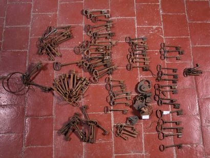 null ^ Lot comprenant une centaine de clefs et sept cadenas 

XVIIIe-XIXe siècle