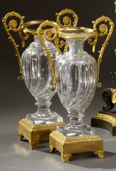 null Vase balustre en cristal taillé (Baccarat ou Le Creusot), à godrons tors, base...