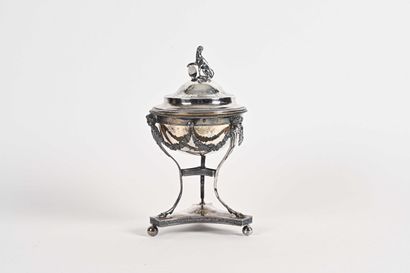 null Beautiful silver covered bowl, the body openwork of falling pampers to three...