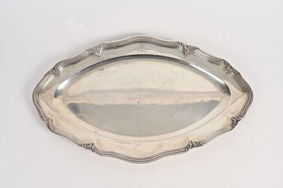 null Large oval silver dish, filets contours with clasps, engraved CM 

Master Goldsmith...