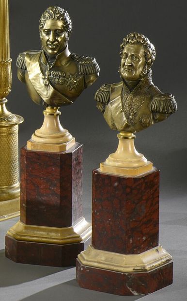 null Bustes en bronze de Charles X et de Louis-Philippe, sur des bases carrées à...
