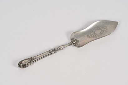null Pie server, the handle in filled silver with oval ribboned medallion numbered...