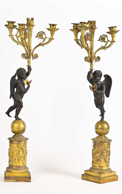 null Pair of beautiful ormolu and patinated torchères with smiling lovers, a butterfly...