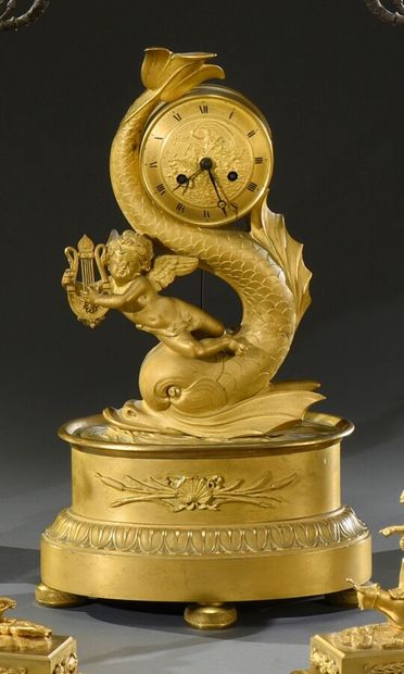 null Gilt bronze clock on an oval base with mouldings of water leaves and applied...