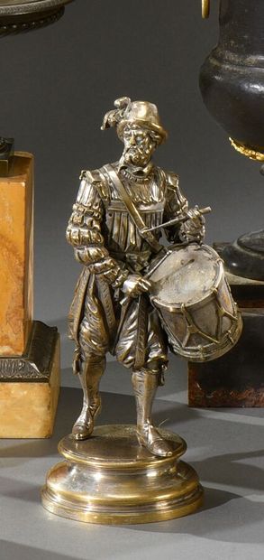 null Emile GUILLEMIN (1841-1907)

Homme en costume du XVIIe siècle jouant du tambour

Statuette...