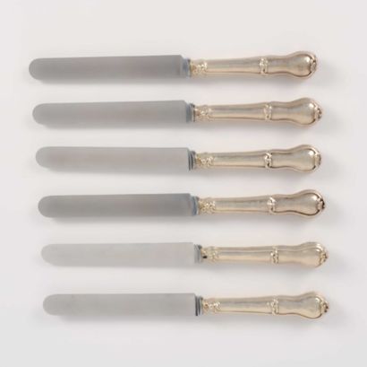 null Six table knives, silver handle with Gordian knot. 

Marked : Minerve

Shock...
