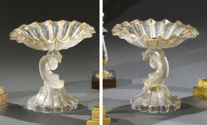 null Pair of frosted glass and gold display stands, dolphin base 

19th century

H.19,5...