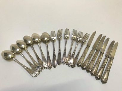 null Six small dessert and fruit knives in silver 925 thousandths foliated.

Weight...