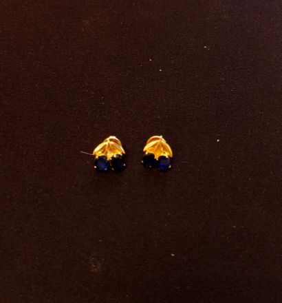null Lot en or jaune 750 millième composé d'une paire de boucles d'oreille de forme...