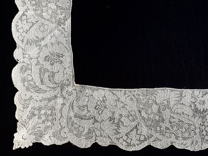 null Bordure de fichu, broderie de Dresde, vers 1730-40.

En mousseline de coton...