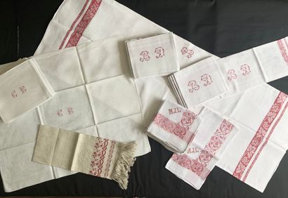 null Nappe et serviettes de table damassées en couleur, 2nde moitié du XIXe et début...