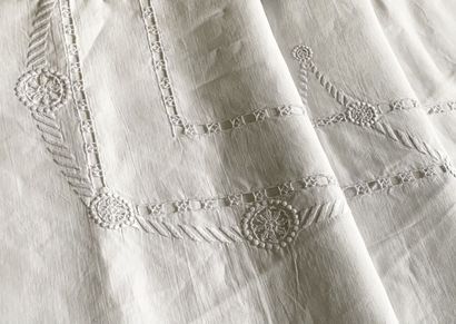 null Parure de lit, drap et ses taies, broderie blanche, vers 193040.

En toile de...