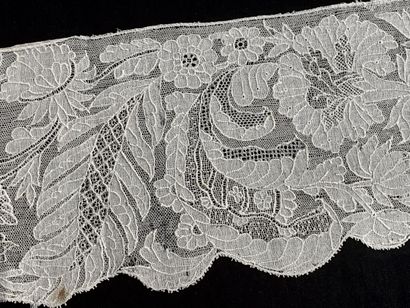 null Bordure de fichu, broderie de Dresde, vers 1730-40.

En mousseline de coton...