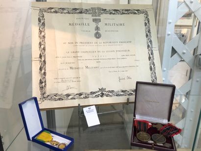 France Lot de décoration ayant appartenues à Mademoiselle Ortoli 

Un diplôme de...