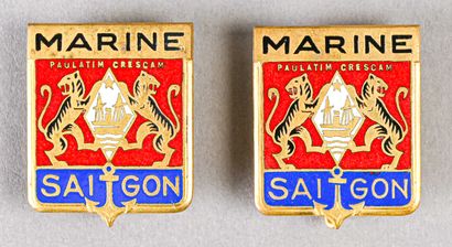 France Lot de deux insignes marine Saigon 

En métal et émail, fabrication Courtois...