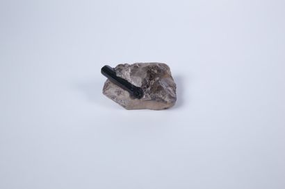 null TOURMALINE ET QUARTZ BRESIL (7cm)