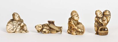 null ** JAPON - Période MEIJI (1868-1912) 

Quatre netsukés en ivoire, figurant un...