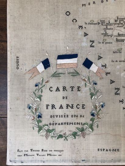 null Carte de France divisée en 86 départements, broderie daté 1833, étamine de laine...