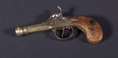 null GRANDE-BRETAGNE

Pistolet coup de poing en bronze

Crosse bois, coffre et canon...