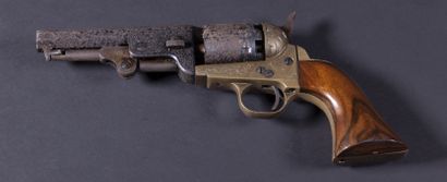 null USA

Copie de revolver de l'ouest américain 

En Bronze et acier bronzé, décoré...