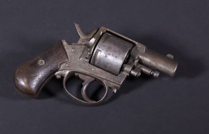 null GRANDE-BRETAGNE

Revolver British bulldog calibre 12mm 

Crosse bois quadrillé...