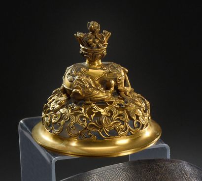 null 
CHINE - Période QIANLONG (1711-1799)




Couvercle de brûle-parfums en bronze...