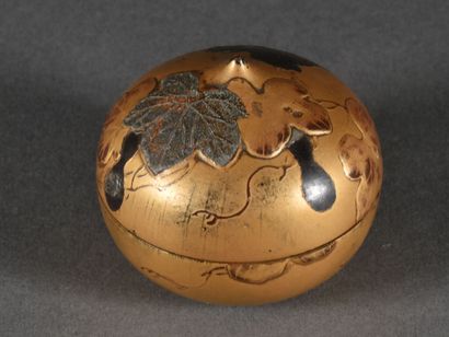 null JAPON - Période EDO (1603-1868) 

Petite boîte Kogo (Boîte à encens) en bois...