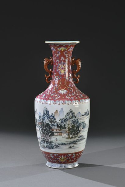 null 
CHINE - Début du XIXe siècle




Très beau vase en porcelaine, à décor Famille...