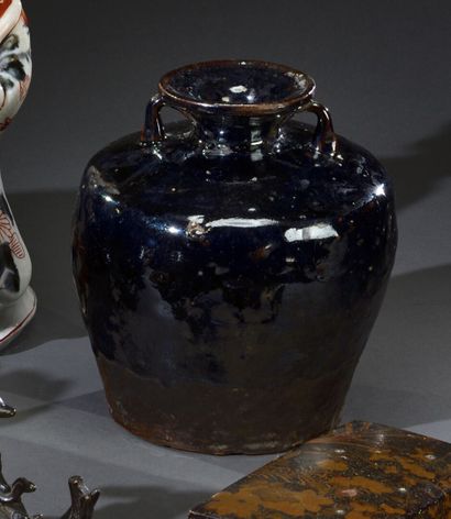 null JAPON, Tamba - Période Muromachi (1333-1573)

Vase en grès partiellement émaillé...