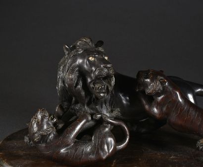 null JAPON - Période MEIJI (1868-1912) 

Lion attaqué par deux tigres

Groupe en...
