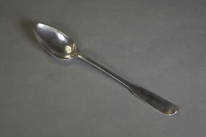 null Grande cuillère à ragoût en argent uni plat chiffrée N (ou M) B

Grenoble,1760...