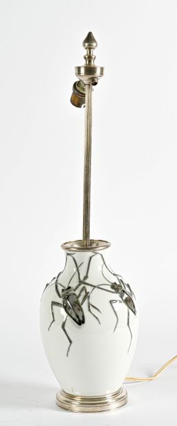 Edition Rörstrand Travail suédois des années 1970

Lampe vase au décor d’insectes

Porcelaine

H:...