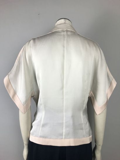 null MATSUDA NICOLE Tokyo n°3M5525-L

Ensemble comprenant une blouse veste en satin...