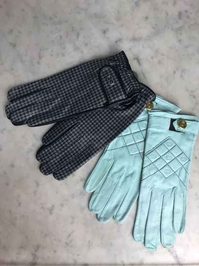 null ESCADA GOLF

Lot de deux paires de gants en cuir d'agneau, l'une imprimée pied-de-poule...